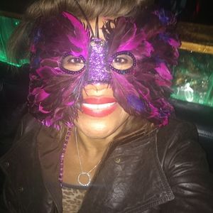 Meet your Posher, Dee